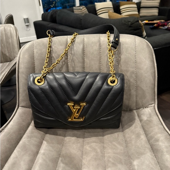 Louis Vuitton wave bag in excellent condition. - Picture 7 of 11